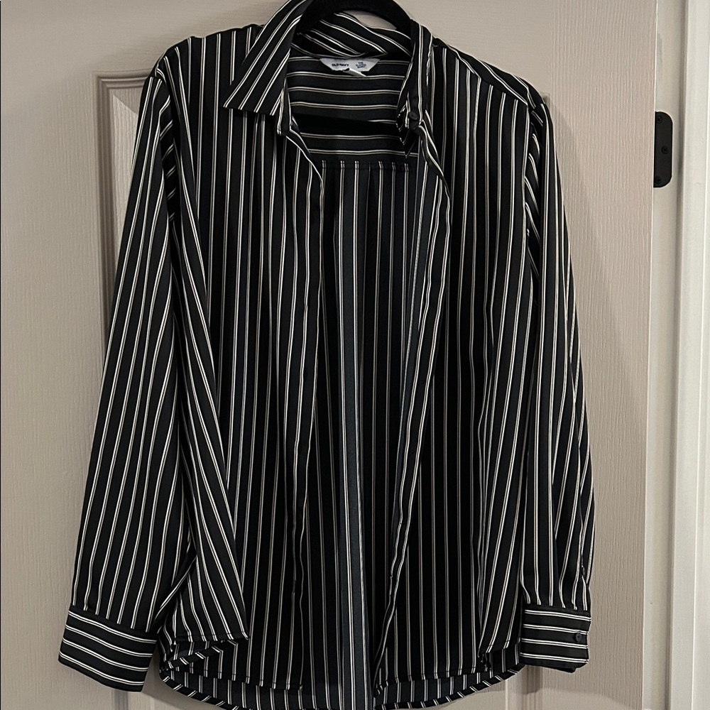 Old Navy Black and White Striped Button Down Shirt